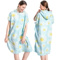 Quick-dry hooded beach poncho with light blue daisy print and front zipper closure - One Size / Button Style - Pastoral Daisy