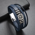 Blaues mehrlagiges Lederarmband mit silbernem Lebensbaum-Anhänger auf schwarzem Grund - Blau