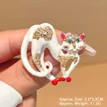 Simpatica spilla a forma di gatto in smalto bianco con glitter oro e cristalli - Gatto Bianco con Cristalli