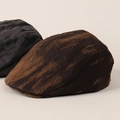 Détail de la texture en toile vieillie et bords effilochés sur des casquettes plates - M(56-58cm) / Camel