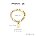 Detalle de pulsera de cadena hip-hop con colgante de candado cuadrado y dimensiones - Pulsera con Colgante de Candado (KB183402-Z) / Dorado