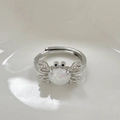 Anillo de cangrejo ajustable con piedra de luna y circonitas en vista superior pura - Anillo de Cangrejo Ajustable Abierto (M-693) / Plata Brillante