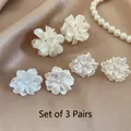 Set of 3 pairs of white floral stud earrings with pearl and resin textures on beige silk - 5# Silver Needle - White (6-Piece Set)