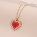 Detalle del collar dorado con colgante de corazón en esmalte rojo rosa y estrellas - 2# Rojo