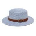 Detalle de sombrero de paja azul claro con banda de cuero sintético marrón y hebilla metal - M / Azul cielo