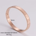 Dettaglio di un bracciale in acciaio inossidabile oro rosa con numeri romani e larghezza 8mm - Oro Rosa Uomo