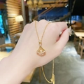 Elegante collana in titanio dorato con ciondolo a ventaglio con zirconi scintillanti - Stile a forma di ventaglio con zirconia (X005) / Oro