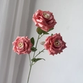 Artificial 3-head pink rose bouquet with realistic gradient petals for wedding decor - Cream Center