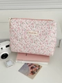 Détail de la trousse de maquillage en velours côtelé fleuri avec matelassage losange - Pivoine Rose en Velours Côtelé [Grande Pochette Plate]