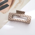 Grande molletta per capelli quadrata beige con elegante motivo trapuntato a rombi - 10.5cm Caffellatte Trapuntato