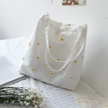 Borsa tote in tela bianco sporco con ricamo margherita gialla e ampia tracolla in tela - Bianco