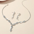 Set collana e orecchini in argento con strass trasparenti scintillanti a forma di foglia - Collana + Orecchini / Set 2 Pezzi Argento(DTN14026508W)