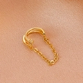 Goldene zweilagige C-Ohrmanschette mit Zirkon und Kette auf Champagner-Satin-Hintergrund - Doppelschichtige Kettenquaste (WG-0264)