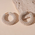 Orecchini a cerchio dorati stile francese con perle bianche e strass scintillanti per donna - Perno in Argento - Cerchio con Perle Bianche