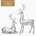 Set di statuette di cervo in resina argentata per decorazioni moderne e mobili bar di lusso - Set da 2 Pezzi (In Piedi e Seduto) / Argento placcato