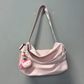 Grand sac de sport en nylon rose imperméable avec bandoulière et pendentif peluche - Rose + Pêche