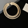Detail van de drielaagse slangenketting met karabijnsluiting en verstelbare kettingschakels - Triple Layer Ketting (HN11013) / Goud