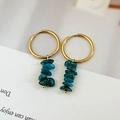 Orecchini a cerchio dorati con perline di pietra turchese in un design raffinato - Pietra Blu-Verde