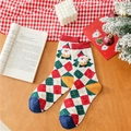 Calcetines navideños con Papá Noel y árboles en colores rojos y verdes - Patrón de Rombos (1 Par)