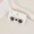 Boucles d'oreilles fleurs ajourées en acier inoxydable et strass ronds noirs élégants - Sakura Noir