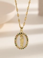 Vue macro du pendentif Vierge Marie avec zircons colorés et chaîne dorée élégante - Or Zirconia Coloré (TP-04018-01)
