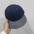 Cappellino snapback blu navy e grigio in cotone twill con visiera piatta unisex - Regolabile / Blu Marino con Tesa Grigia