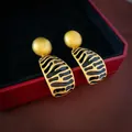 Detail of vintage heart earrings with gold plating and black animal print texture - Black and Gold Zebra Pattern Vintage Earrings (6#)