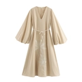Boho beige jurk met V-hals, palmboomborduursel, lantaarnmouwen en riem met kralen - XS / Abrikoos