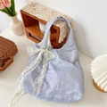 Sac à main en dentelle bleu clair avec petits nœuds roses et grand nœud blanc - Avec Grand Noeud en Dentelle / Bleu