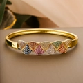 Lujoso brazalete chapado en oro con cinco piedras de circonita de colores en abanico - Dorado