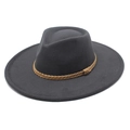 Dettaglio di cappello in feltro grigio con fascia decorativa in corda intrecciata marrone - M (56-58cm) / grigio scuro