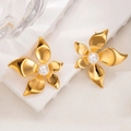 Pendientes de flores doradas con perla blanca sobre soporte de piedra blanca pura - Estilo de Flor y Perla Dorada (JDEW2403063)