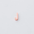 Detail van een roségouden alfabetkraal letter J met een gat van 1,8 mm voor sieraden - Letter J (XKZ007-Roségoud J)