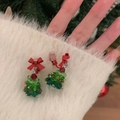 Handgefertigte Perlen-Weihnachtsbaum-Ohrringe mit roten Schleifen und Kristallen - Weihnachtsbaum-Rote Schleife-Dreiecksclip / Clip-Ohrringe