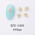 Détail de bijoux d'ongles étoile en alliage doré 6x8mm avec perle sur manucure bleue - Étoile à Huit Branches Dorée Perle Blanche (A468)