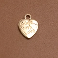 Primer plano de colgante de corazón DIY con grabado Made with Love en cuero - 12*10mm / Oro KC