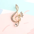 Elegante spilla a forma di nota musicale in oro con strass scintillanti e cristalli - Oro+Bianco