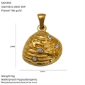 Detail van 18k vergulde planeet hanger met afmetingen 22x20mm en metalen textuur - Planeetvorm (SP439G)