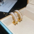 Eleganti orecchini a C con placcatura in oro, zirconi e perle bianche lucide - Oro con Bianco (Placcato in Oro Vero)
