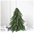 Dettaglio di albero di Natale artificiale verde con pigne e decorazione a renna - 40CM / Verde