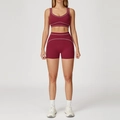 Conjunto de yoga granate para mujer con costuras en contraste que incluye sujetador y short - Sujetador 7028 + Short 7028 - Rojo Cereza / S