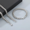 Vista detallada del conjunto de collar y pulsera en acero inoxidable plateado pulido - 8mm / Pulsera 19CM / Color Acero