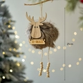 Weihnachtliche Rentier-Deko mit Holzgeweih und Plüschkörper inklusive X-MAS-Holzschild - Rentier-Anhänger / Grau