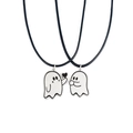 Détail de colliers fantômes mignons avec cœur noir et cordons en cire tissés - Style corde de cire