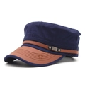 Dettaglio del berretto militare in tela blu navy con visiera in pelle e stella - Regolabile / Blu navy