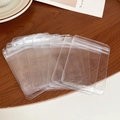 Pila de bolsas de plástico transparente con autocierre para joyas sobre fondo de madera - Bolsa de Embalaje Mediana (Juego de 10)