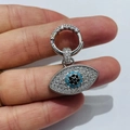 Pendiente de ojo de demonio plateado con cristales azules sostenido con dedos - Plata K1-Hebilla de Oreja Ojo Turco