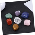 Set di sette cristalli naturali curativi per chakra e pietre preziose su sabbia nera - Set da 7 pezzi