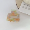 Dettaglio di una grande pinza per capelli quadrata in acetato con motivi a mosaico - Taglia Piccola / Piccolo Multicolore Intenso
