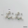 Orecchini a C in argento geometrici con zircone verde e perle bianche da 6mm - Orecchini d'argento con zircone verde perla consistenza fusa (D2334)